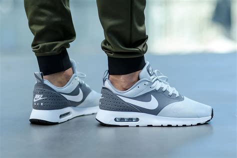 nike air max tavas weiß grau|nike air max tavas women's.